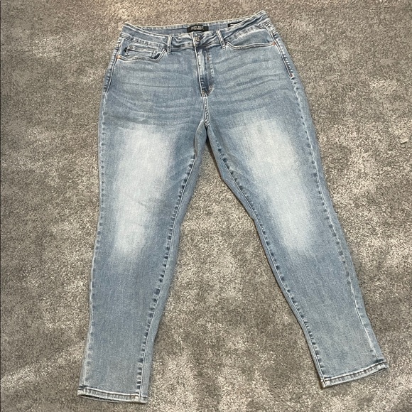 EC Judy Blue Light Wash Boyfriend Fit Jeans - Size 18W - Picture 1 of 6
